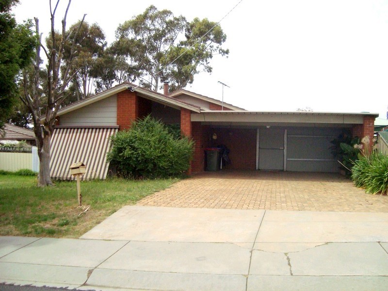 17 Mockridge Drive, Kangaroo Flat VIC 3555