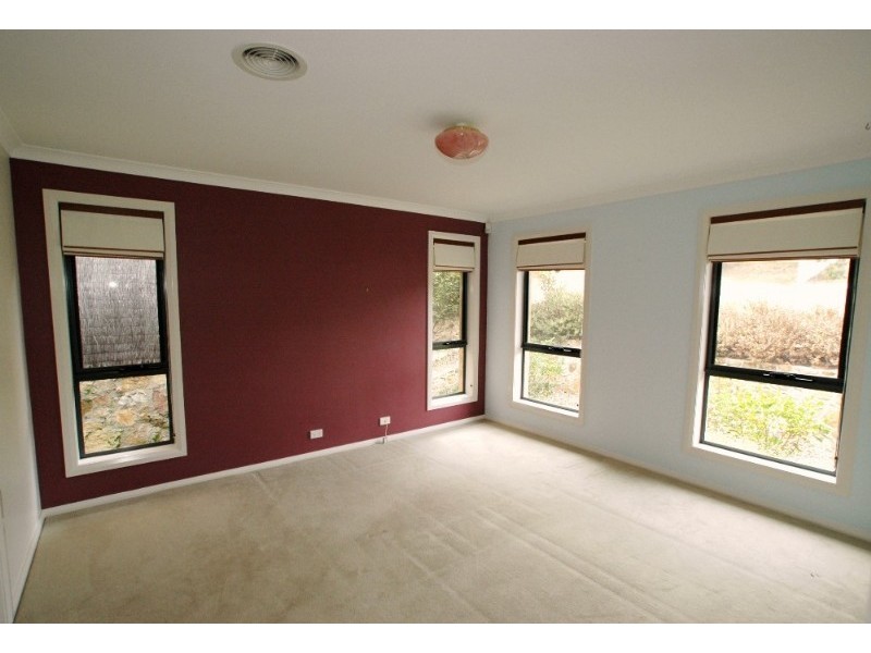 30 Pindari Crescent, Queanbeyan NSW 2620