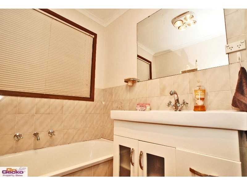 4 Weir Place, Queanbeyan NSW 2620