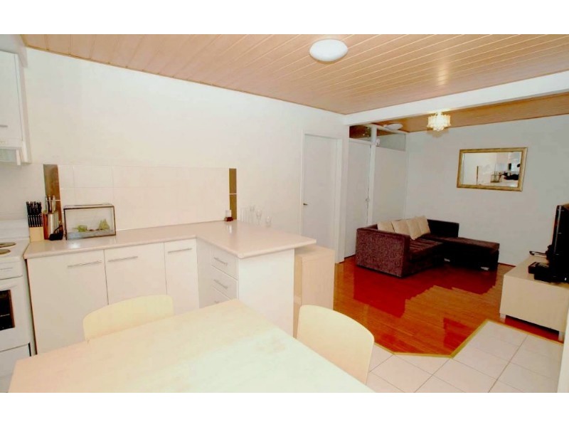 1/18 Trinculo Place, Queanbeyan NSW 2620