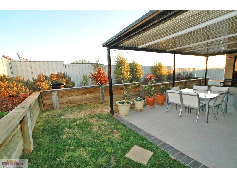 67 Thomas Royal Gardens, Queanbeyan NSW 2620