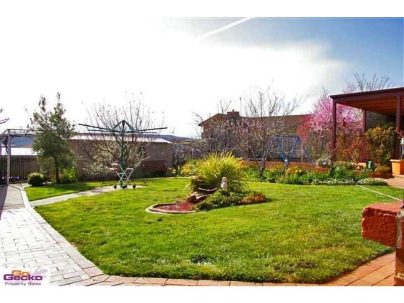 33 Sassafras Crescent, Queanbeyan NSW 2620