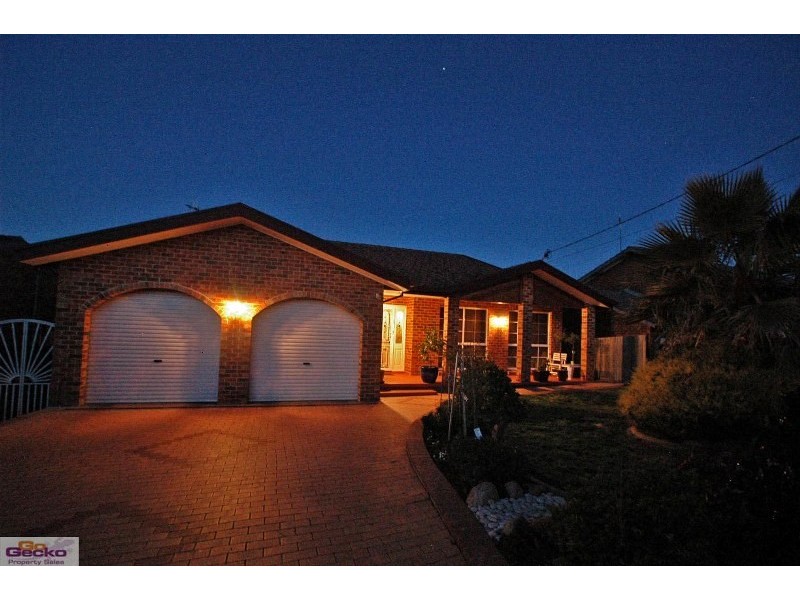 33 Sassafras Crescent, Queanbeyan NSW 2620