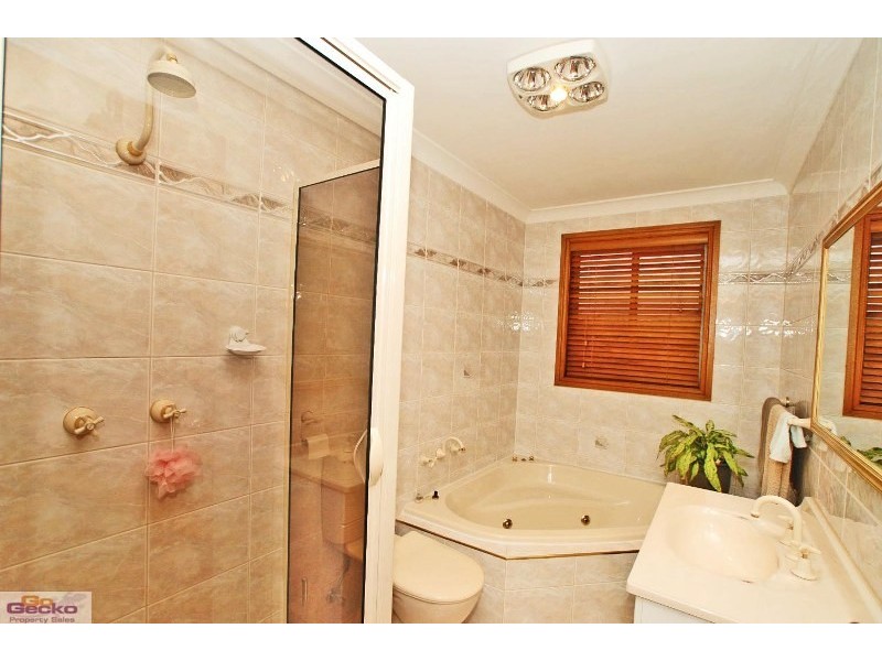 33 Sassafras Crescent, Queanbeyan NSW 2620