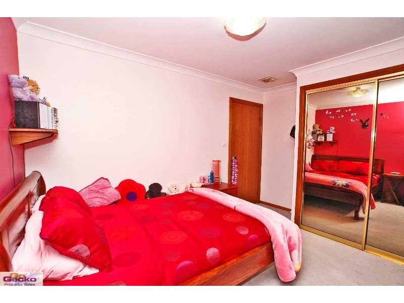 33 Sassafras Crescent, Queanbeyan NSW 2620