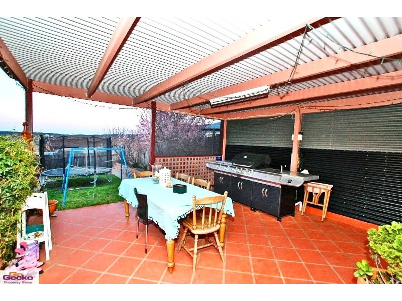 33 Sassafras Crescent, Queanbeyan NSW 2620