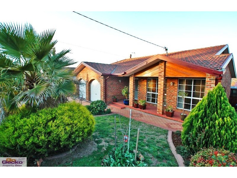 33 Sassafras Crescent, Queanbeyan NSW 2620