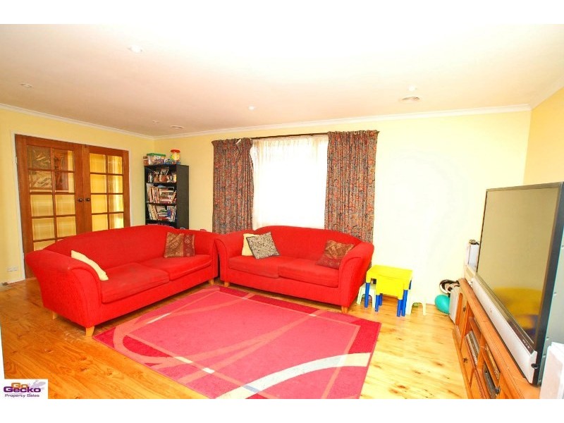 8 Kinsella Street, Queanbeyan NSW 2620