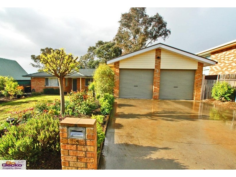 5 Halloran Drive, Jerrabomberra NSW 2619