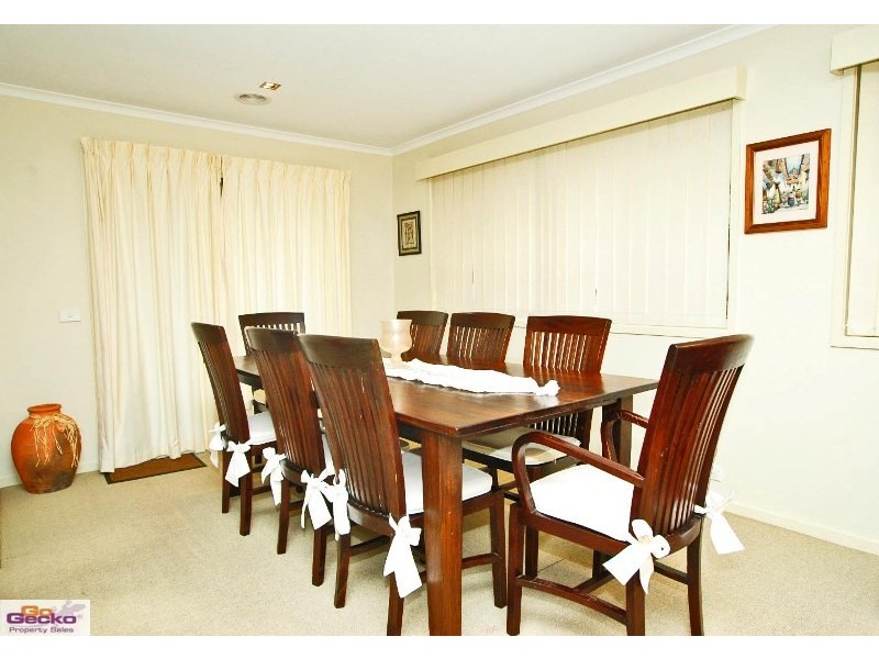 5 Halloran Drive, Jerrabomberra NSW 2619