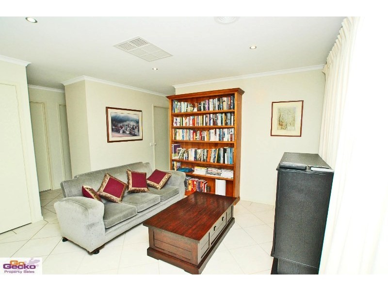 5 Halloran Drive, Jerrabomberra NSW 2619