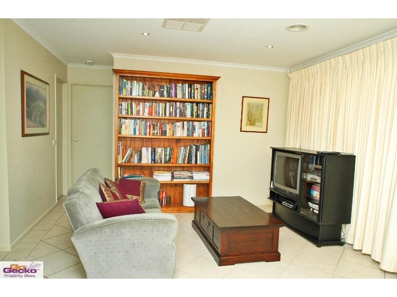 5 Halloran Drive, Jerrabomberra NSW 2619