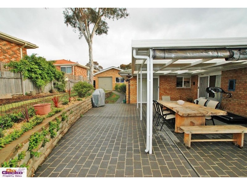 5 Halloran Drive, Jerrabomberra NSW 2619