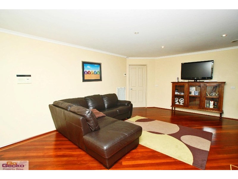 21 Pannamena Cres, Jerrabomberra NSW 2619
