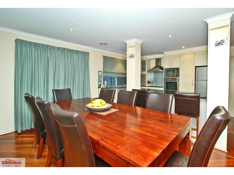 21 Pannamena Cres, Jerrabomberra NSW 2619