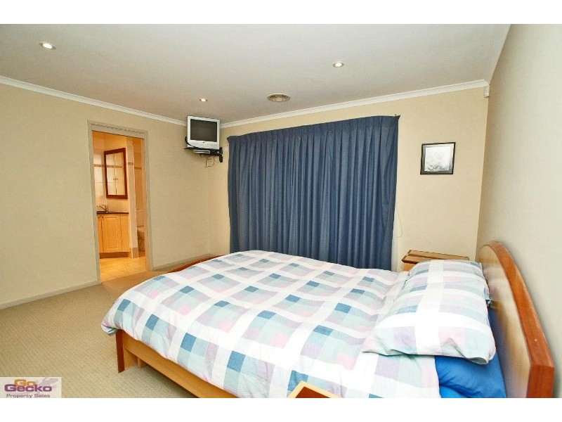 21 Pannamena Cres, Jerrabomberra NSW 2619
