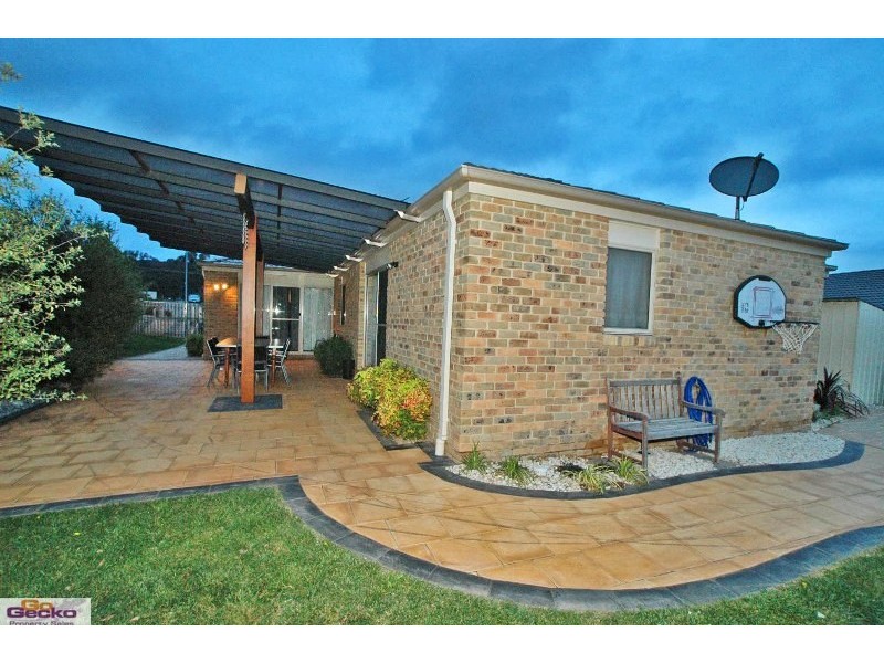 21 Pannamena Cres, Jerrabomberra NSW 2619