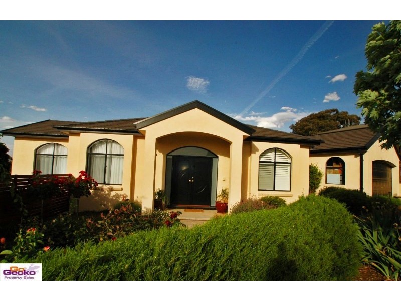 1 Benalla Court, Jerrabomberra NSW 2619