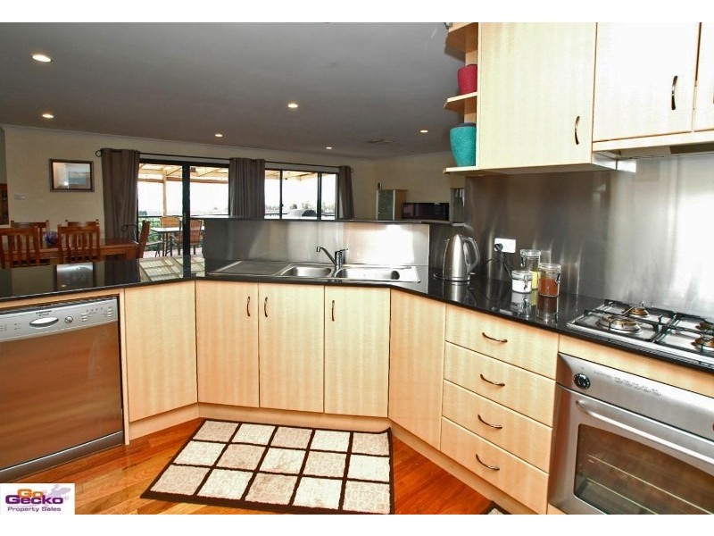 1 Benalla Court, Jerrabomberra NSW 2619