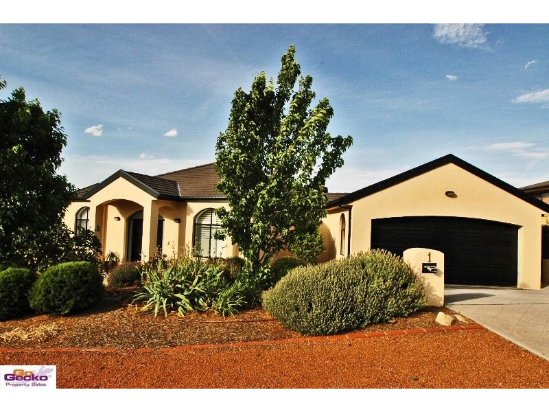 1 Benalla Court, Jerrabomberra NSW 2619