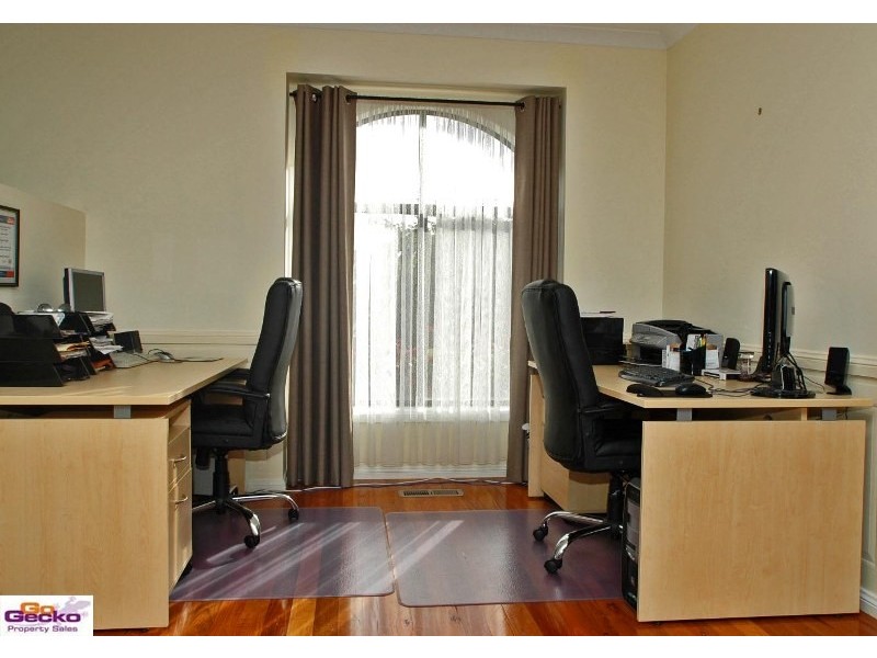 1 Benalla Court, Jerrabomberra NSW 2619