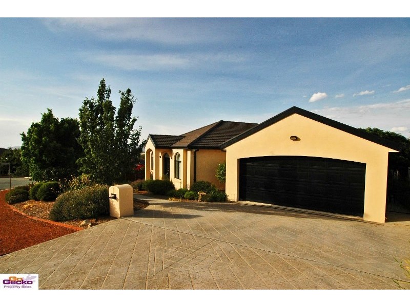 1 Benalla Court, Jerrabomberra NSW 2619
