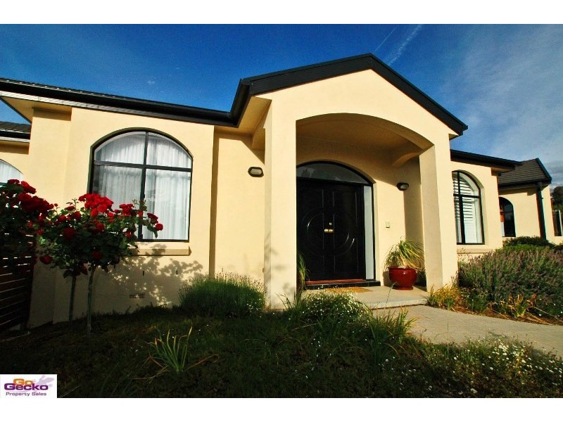 1 Benalla Court, Jerrabomberra NSW 2619