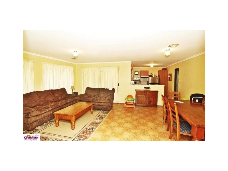 61 Thomas Royal Gardens, Queanbeyan NSW 2620