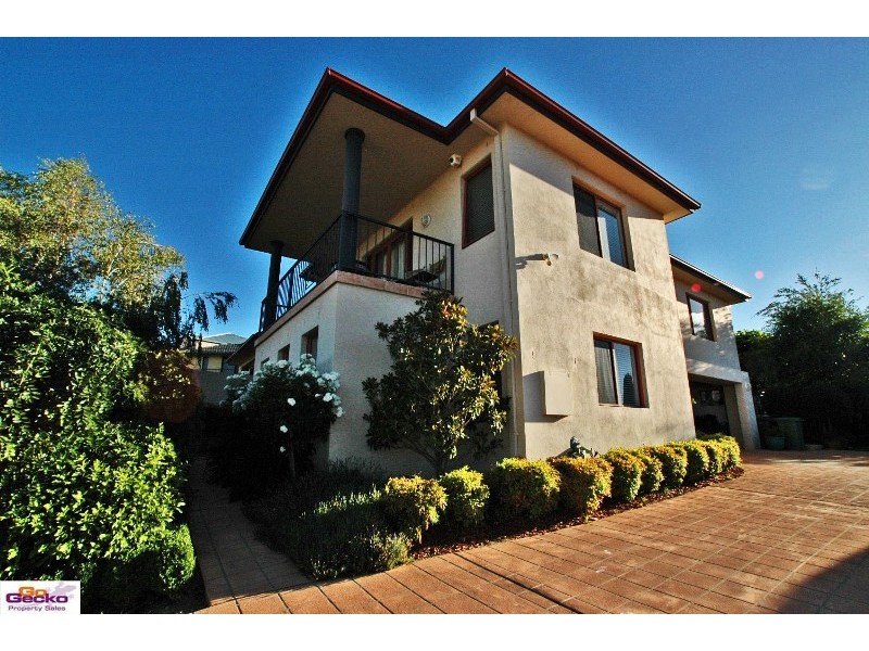60 Woodhill Link, Jerrabomberra NSW 2619