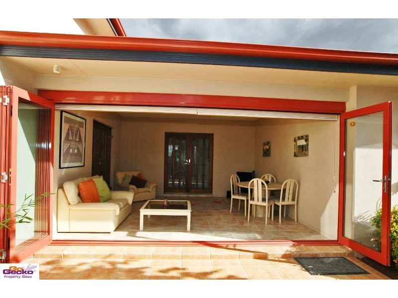 60 Woodhill Link, Jerrabomberra NSW 2619