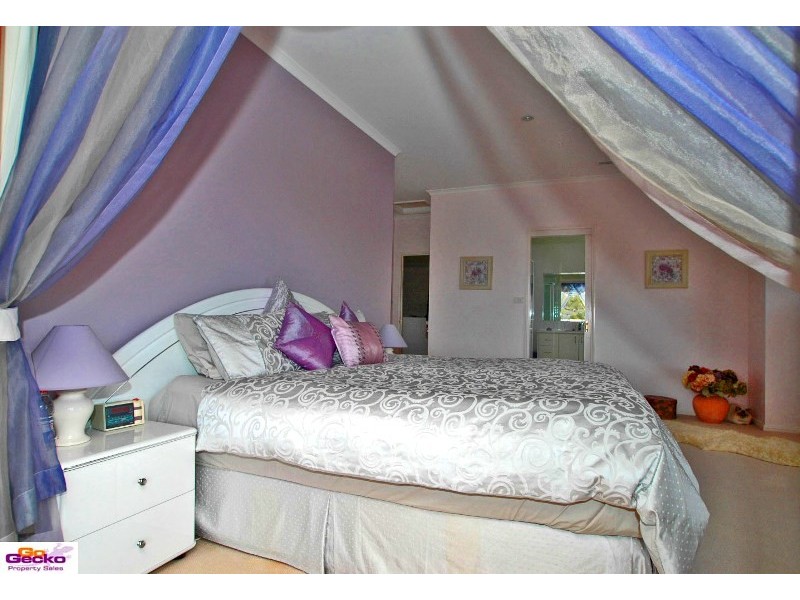 60 Woodhill Link, Jerrabomberra NSW 2619