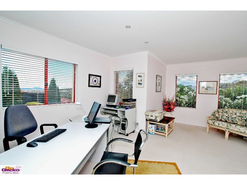 60 Woodhill Link, Jerrabomberra NSW 2619