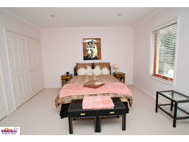 60 Woodhill Link, Jerrabomberra NSW 2619