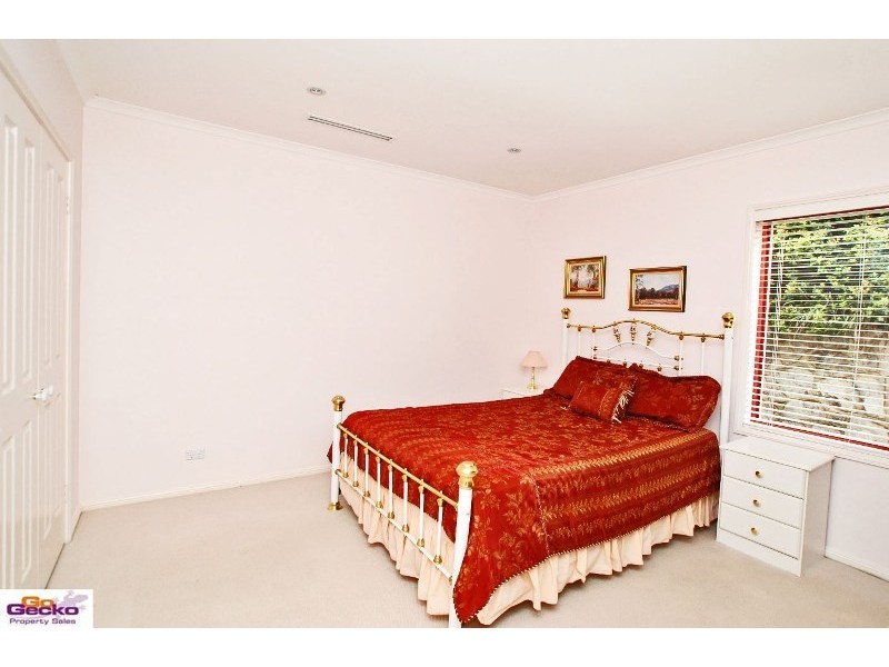 60 Woodhill Link, Jerrabomberra NSW 2619