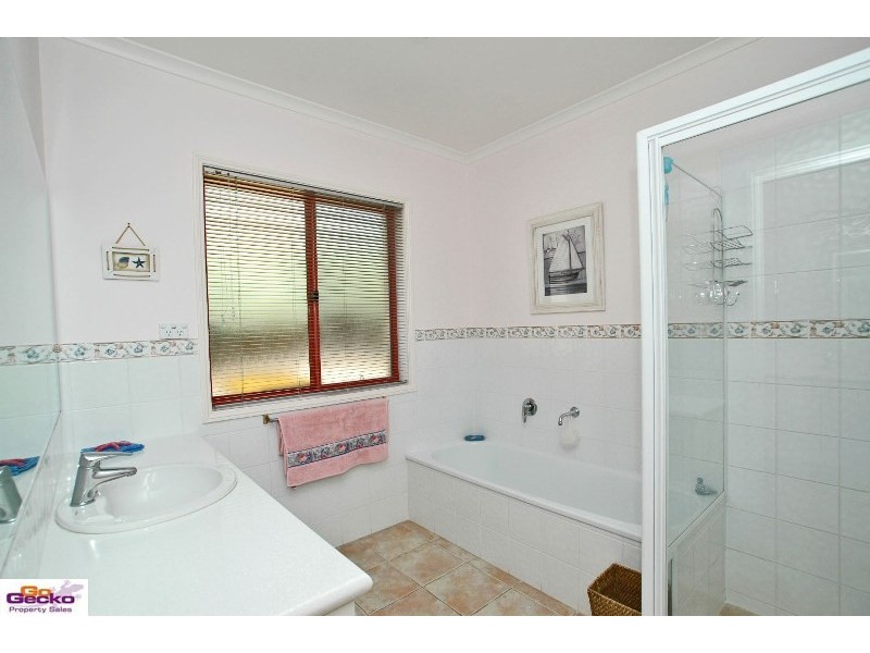 60 Woodhill Link, Jerrabomberra NSW 2619