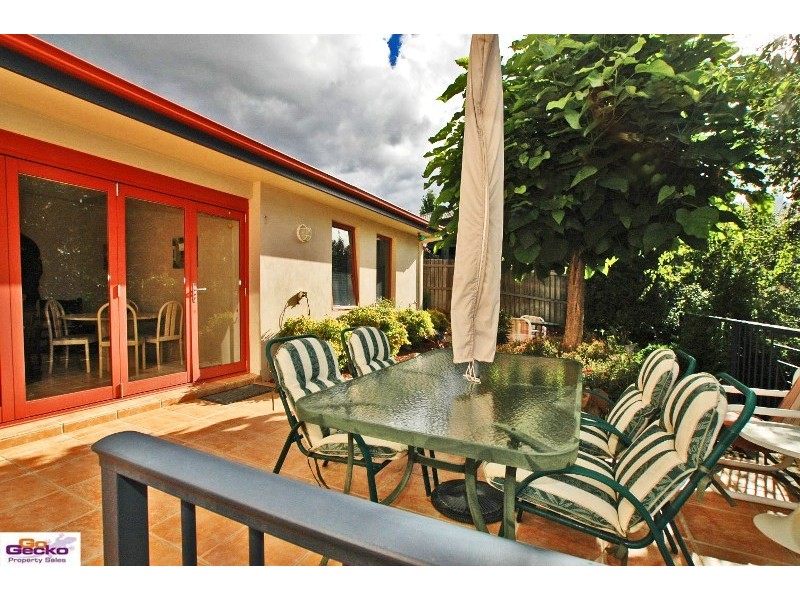 60 Woodhill Link, Jerrabomberra NSW 2619