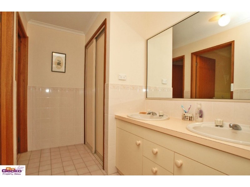 29 Parkview Crescent, Jerrabomberra NSW 2619