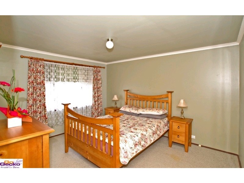 33 Hayley Street, Queanbeyan NSW 2620