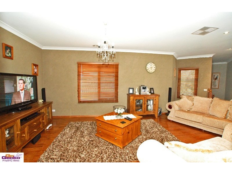 50 Elizabeth Crescent, Queanbeyan NSW 2620