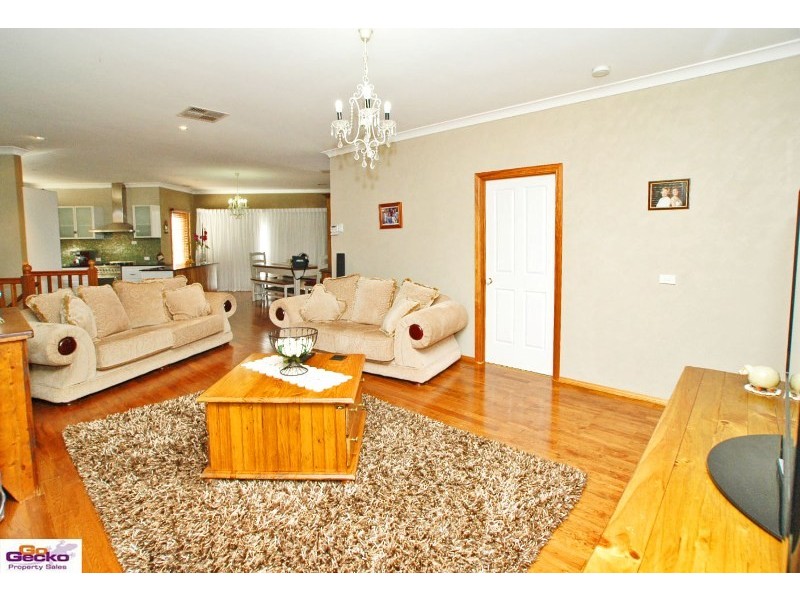 50 Elizabeth Crescent, Queanbeyan NSW 2620