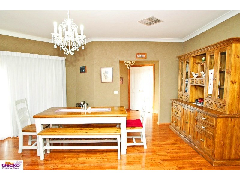 50 Elizabeth Crescent, Queanbeyan NSW 2620