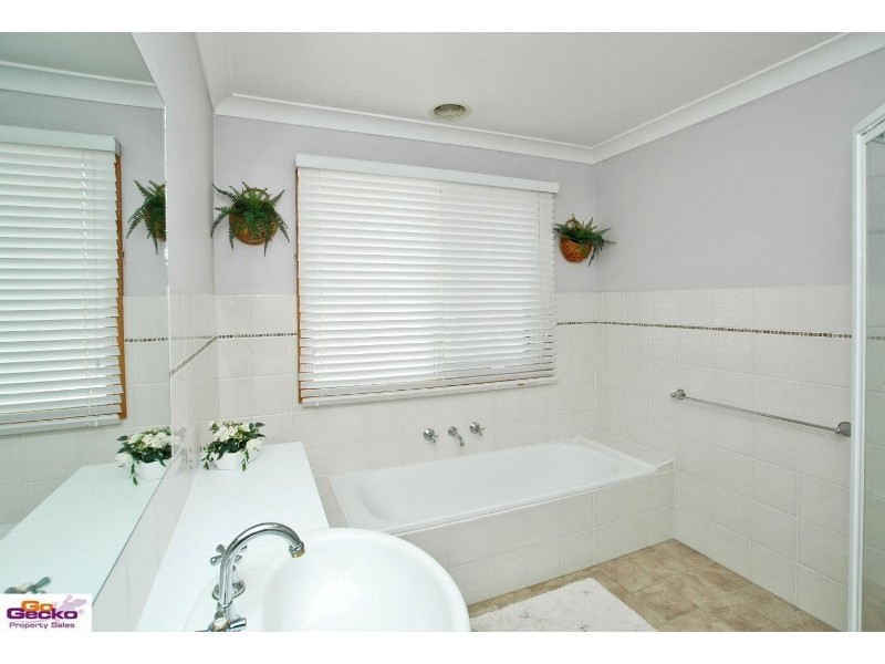 50 Elizabeth Crescent, Queanbeyan NSW 2620