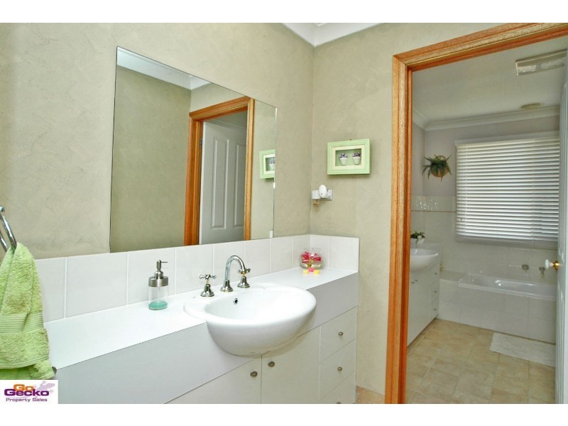 50 Elizabeth Crescent, Queanbeyan NSW 2620