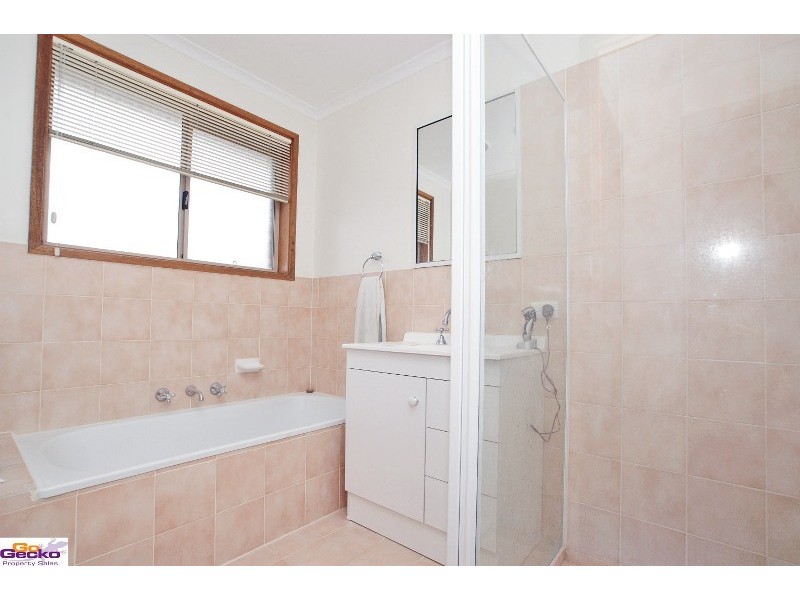 1/4 Parr Place, Queanbeyan NSW 2620