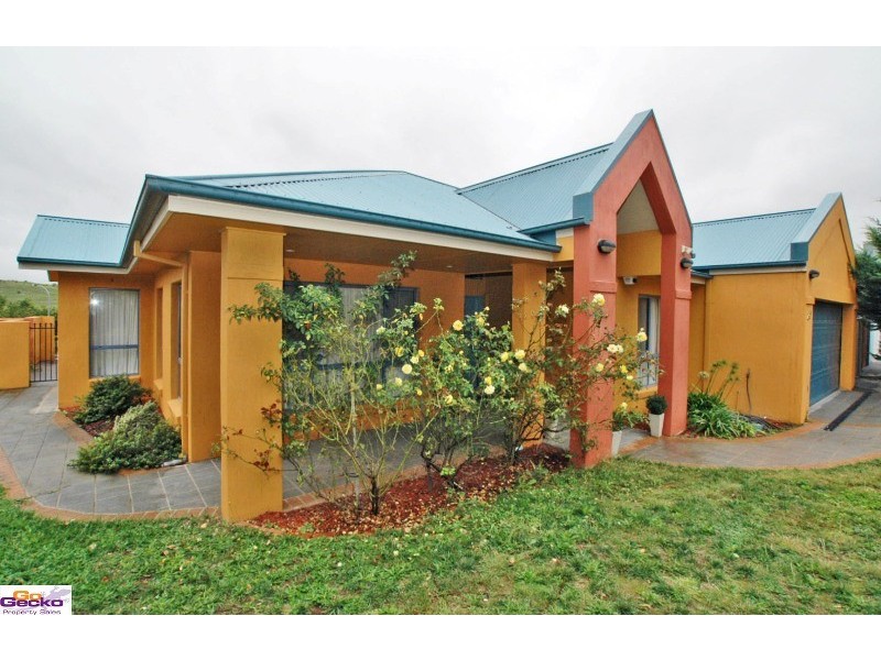 20 Firethorn Place, Jerrabomberra NSW 2619