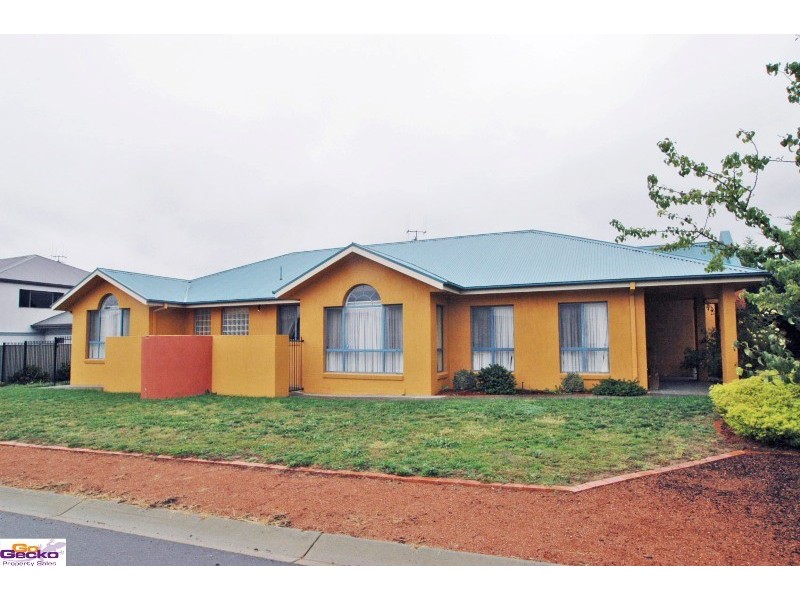 20 Firethorn Place, Jerrabomberra NSW 2619