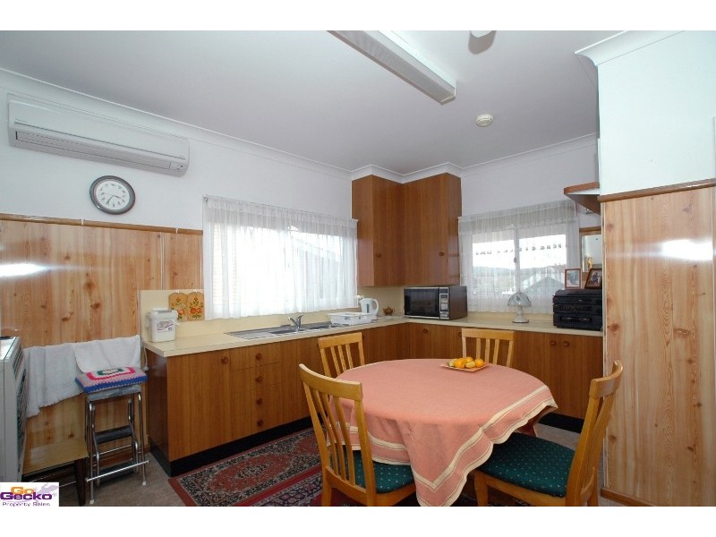 10 Hazelwood Road, Queanbeyan NSW 2620