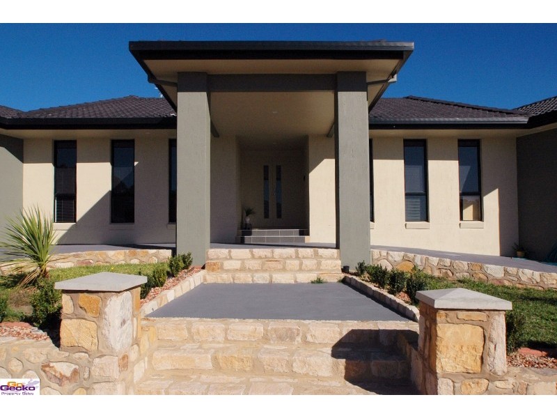 54 Carolyn Jackson Drive, Jerrabomberra NSW 2619