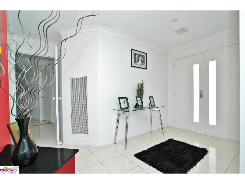 54 Carolyn Jackson Drive, Jerrabomberra NSW 2619