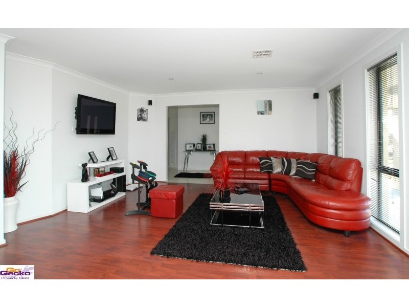 54 Carolyn Jackson Drive, Jerrabomberra NSW 2619